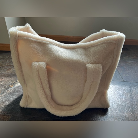 Virginia Wolf Stella cream color Sherpa fluffy large tote bag double handles. - Picture 5 of 14